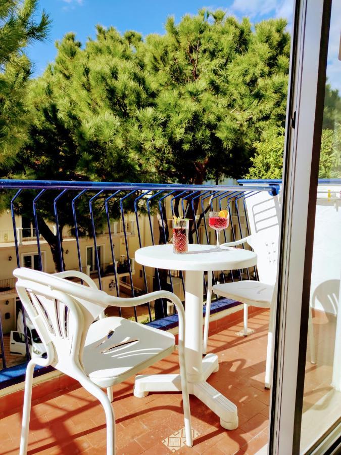 Hotel Adria B&B - Colazione Fino Alle 12 Misano Adriatico Exterior photo