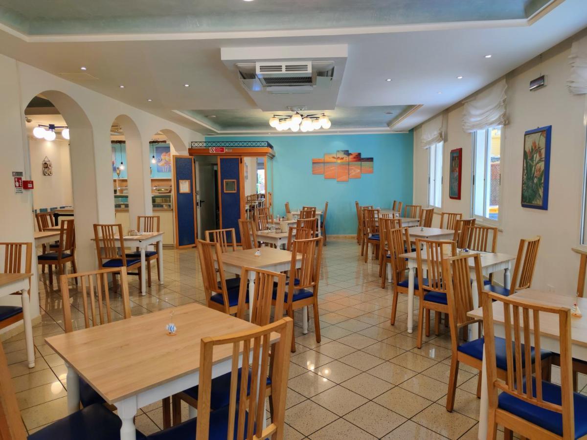 Hotel Adria B&B - Colazione Fino Alle 12 Misano Adriatico Exterior photo