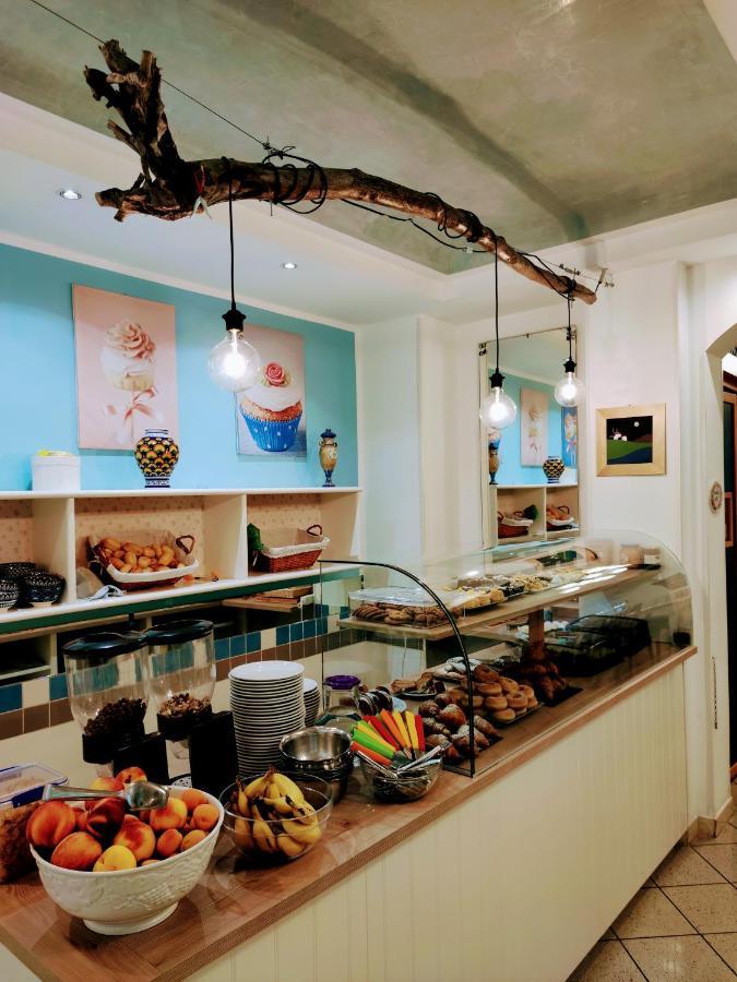 Hotel Adria B&B - Colazione Fino Alle 12 Misano Adriatico Exterior photo