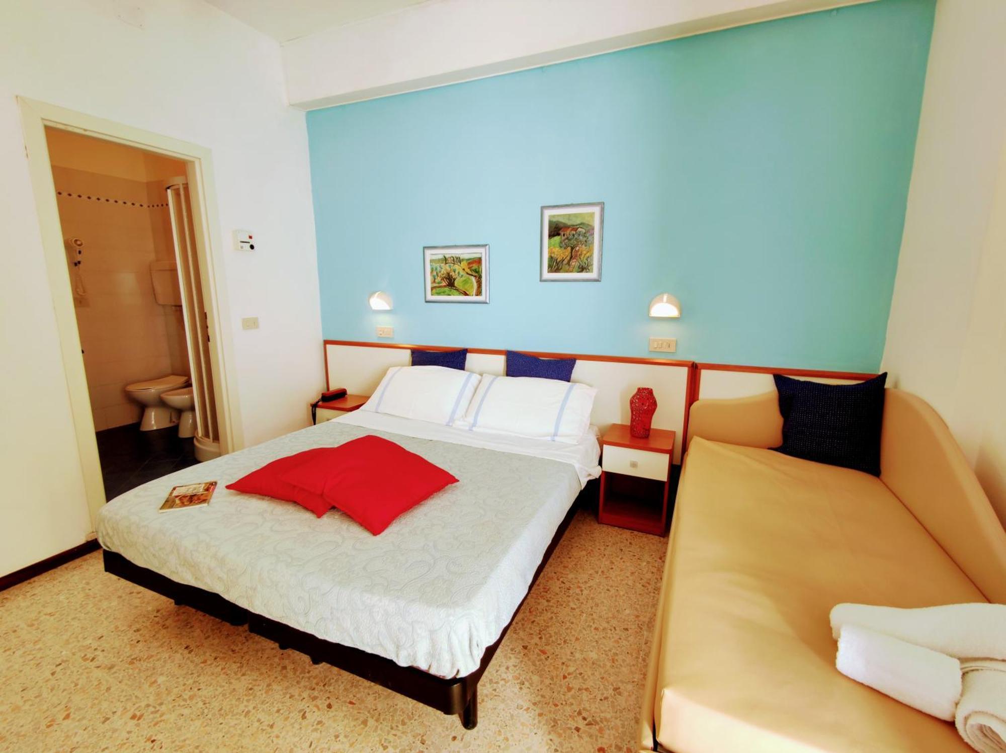 Hotel Adria B&B - Colazione Fino Alle 12 Misano Adriatico Room photo