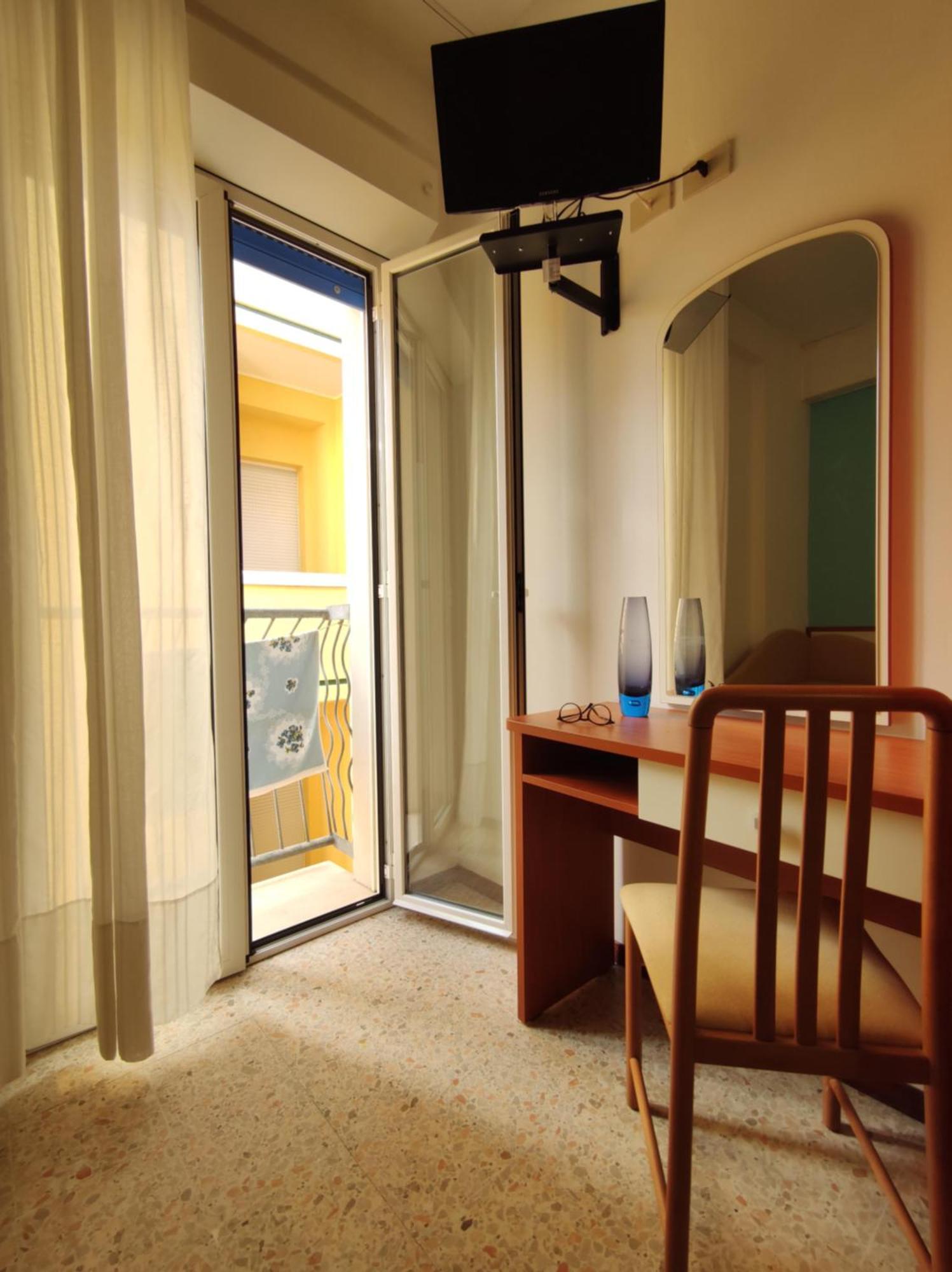 Hotel Adria B&B - Colazione Fino Alle 12 Misano Adriatico Room photo